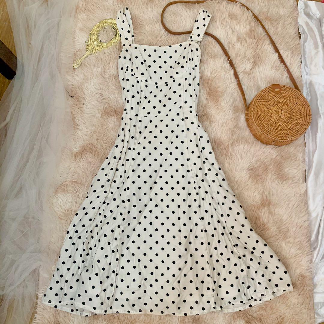 White polka dress (Category: Dresses) located in Cavite. Submitted by bbthingyyyy (Listing ID 1115966985, Image 1). Description: Small-medium.