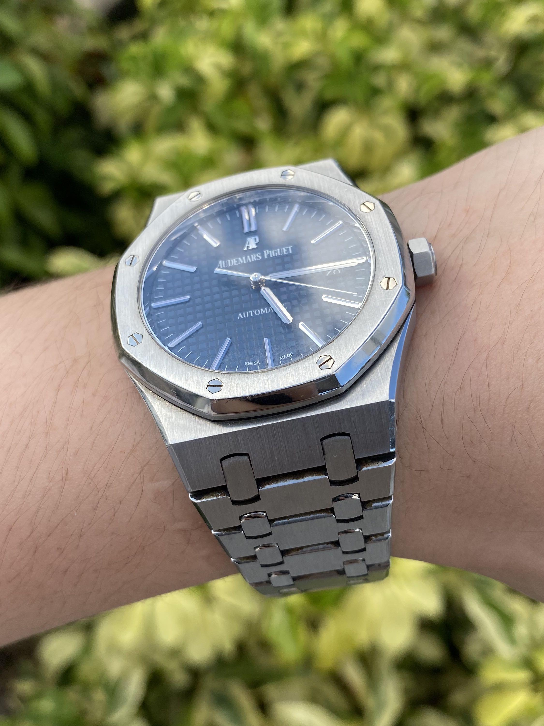 Ap royal oak hotsell 15400 blue dial