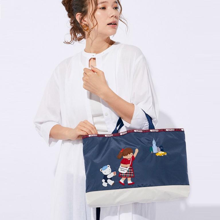 日本LESPORTSAC 深藍色尼龍布NYC FAMILIAR 橫型手挽袋, 女裝, 手袋及銀