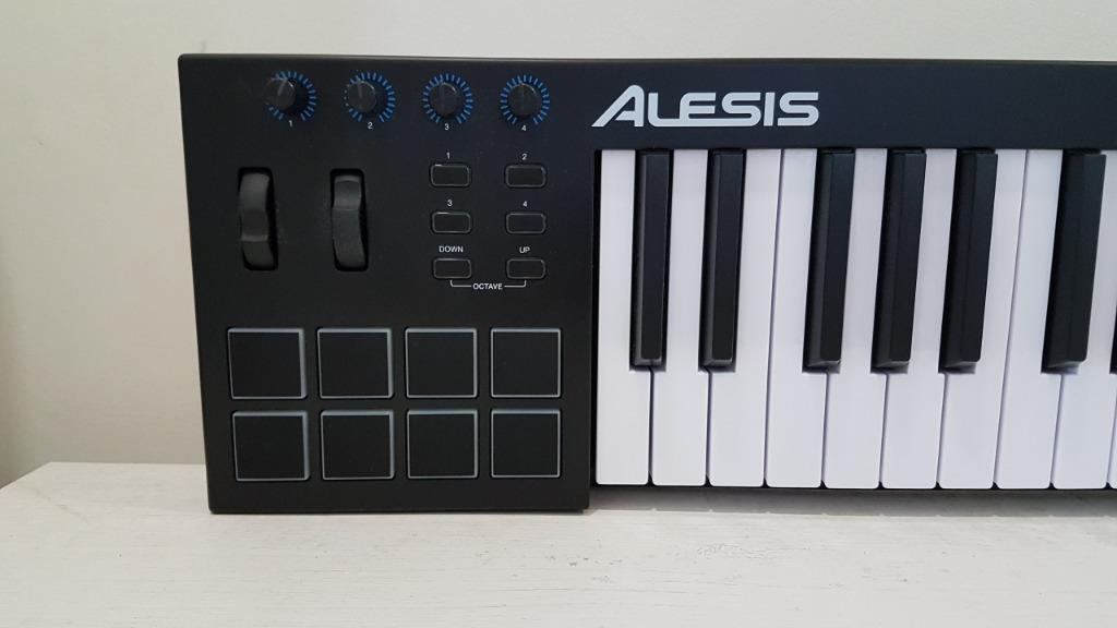 Alesis V61 Keyboard Controller & OnStage KSP100 Keyboard Sustain Pedal