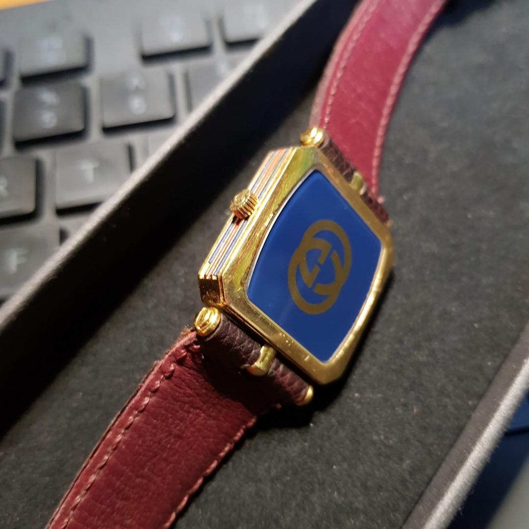 Vintage gucci watch hotsell square face