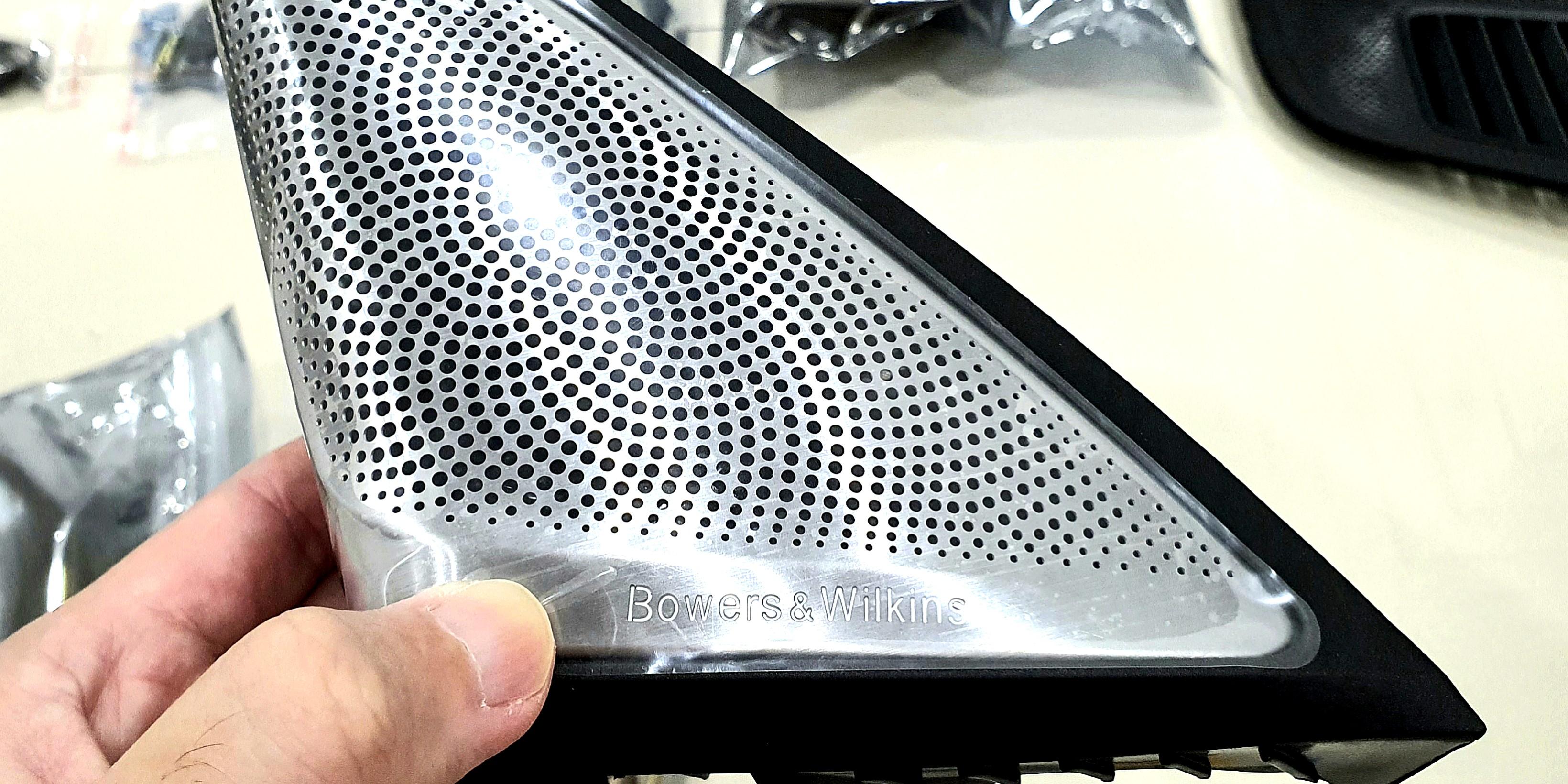 BMW 5 Series G30 530i Bowers Wilkins 27pcs Illuminated Speakers