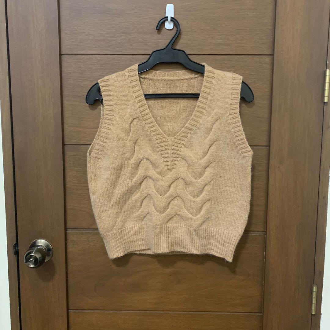 brown shein sweater vest (Category: Sleeveless) located in Paranaque City. Submitted by _decluttered (Listing ID 1116225126, Image 1). Description: — no when worn — used once — can fit s-m mop: gcash only mod: ggx, shopee checkout .