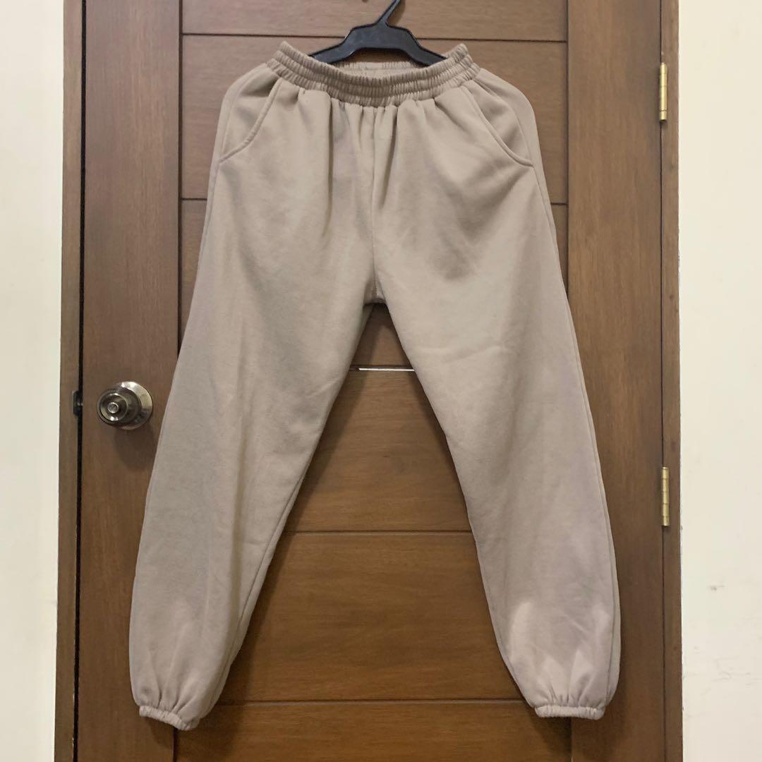 brown sweatpants (Category: Other Bottoms) located in Paranaque City. Submitted by _decluttered (Listing ID 1116223139, Image 1). Description: — used once ! — no when worn mop: gcash only mod: ggx or shopee checkout .