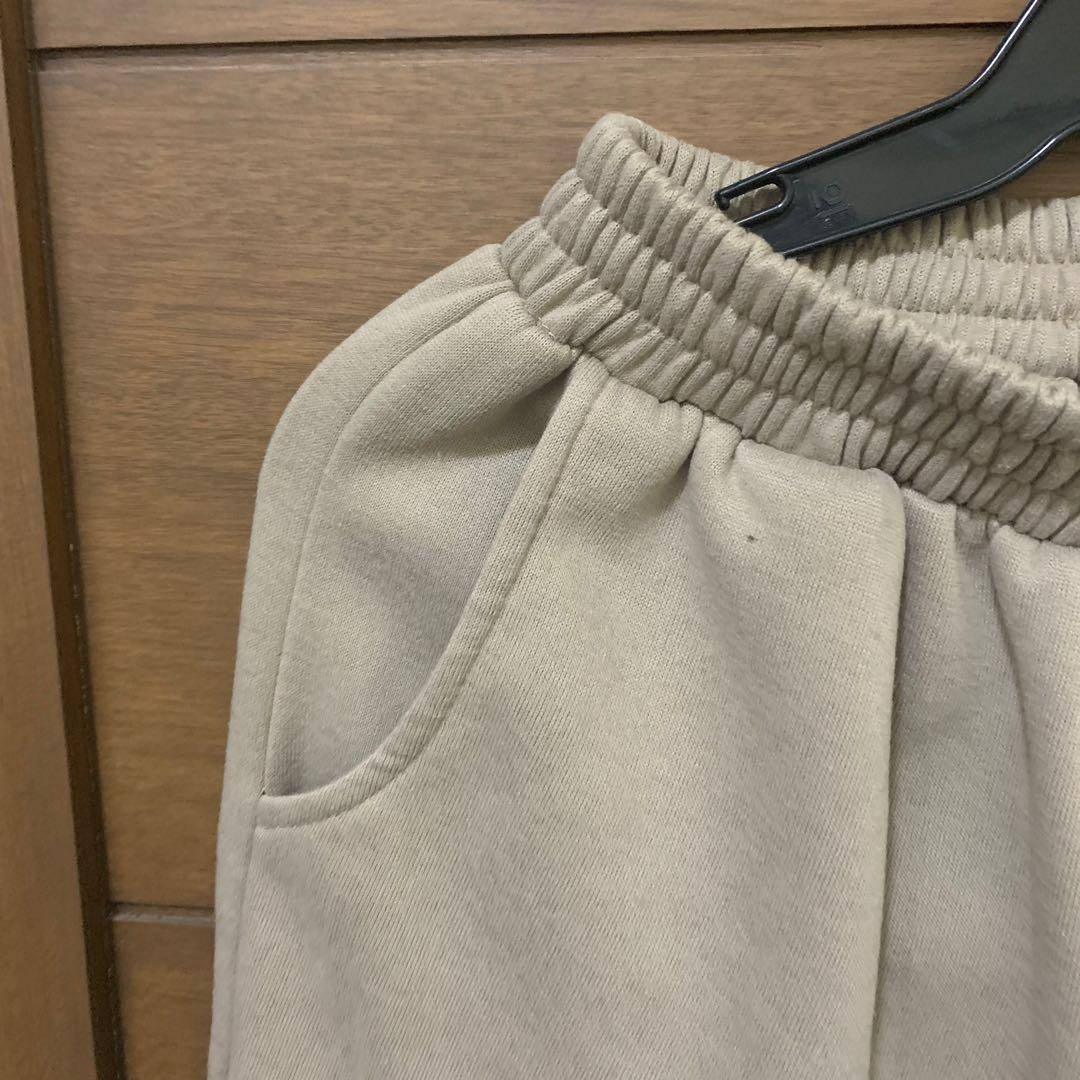 brown sweatpants (Category: Other Bottoms) located in Paranaque City. Submitted by _decluttered (Listing ID 1116223139, Image 3). Description: — used once ! — no when worn mop: gcash only mod: ggx or shopee checkout .