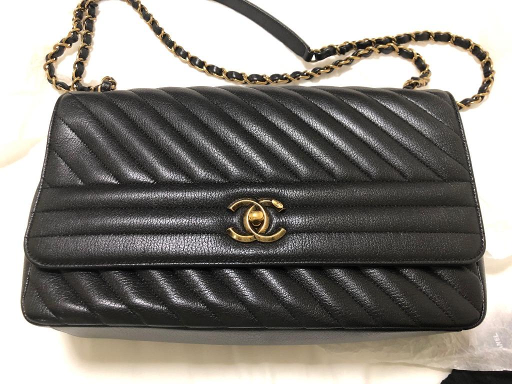 Chanel Black Diagonal Quilted Leather Medium Classic Single Flap Bag