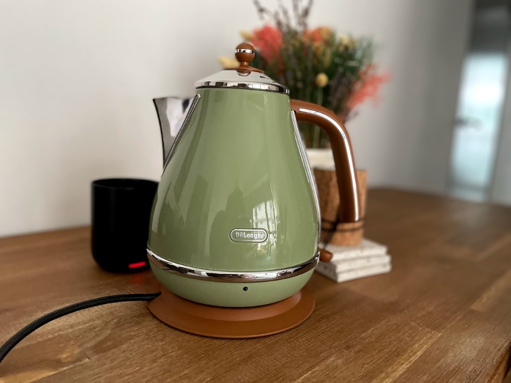 DeLonghi Icona Vintage Olive Green Kettle 1.7L TV Home