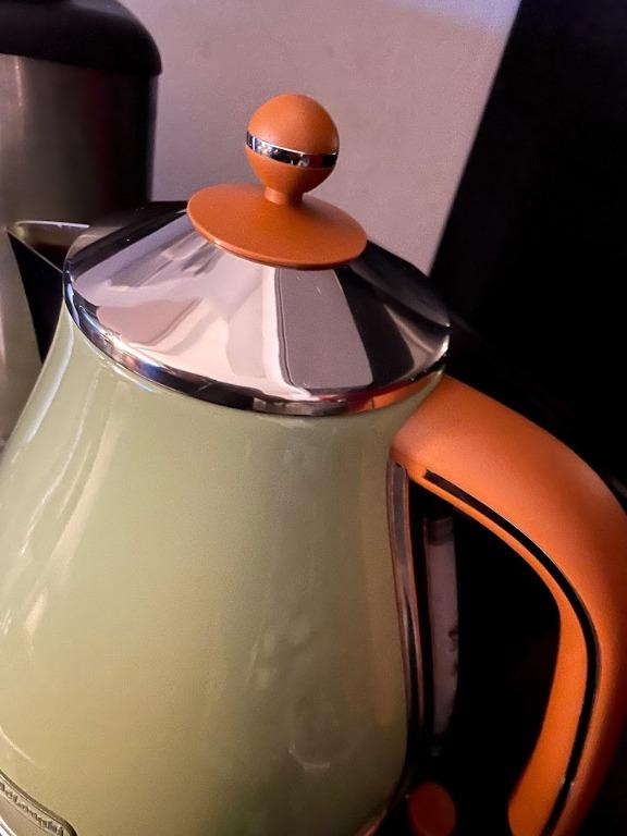 DeLonghi Icona Vintage Olive Green Kettle 1.7L, TV & Home Appliances
