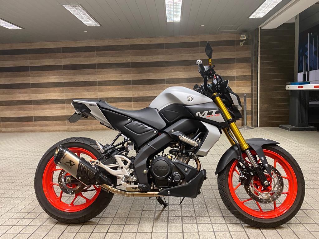 Mt 15 akrapovic 2025
