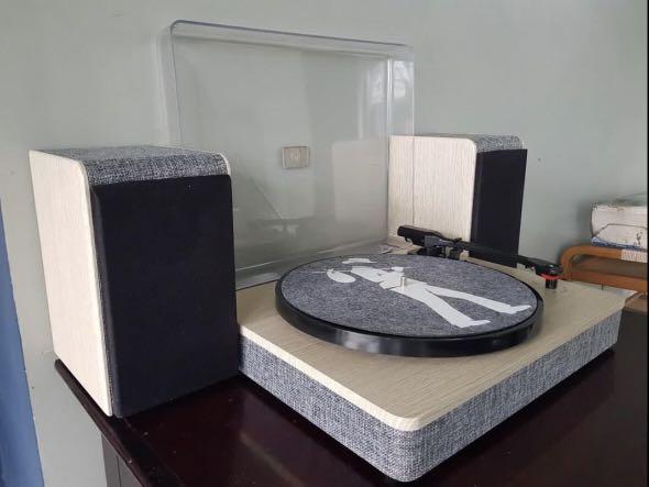 Flea market bluetooth turntable player & sales bookshelf speaker set