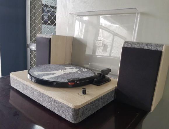 Flea market turntable shop with bookshelf speaker