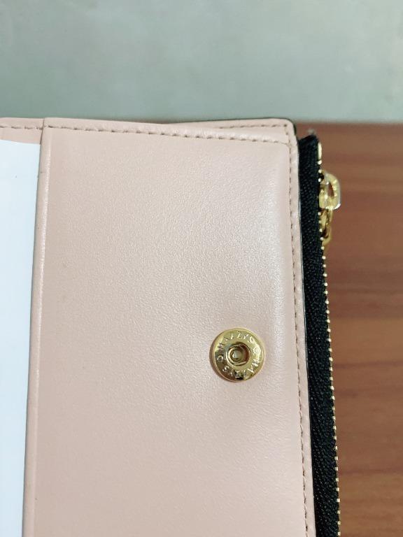 Hazzy's Compact Wallet (Category: Luxury Bags & Wallets) located in Quezon City. Submitted by anneprelovess (Listing ID 1116075086, Image 3). Description: Hazzy's Compact Wallet (Bi-fold) - Authentic product from Korea - Bill compartment - Coins compartment - Cards compartments - Bought this from Korea rfs: not using anymore. :).