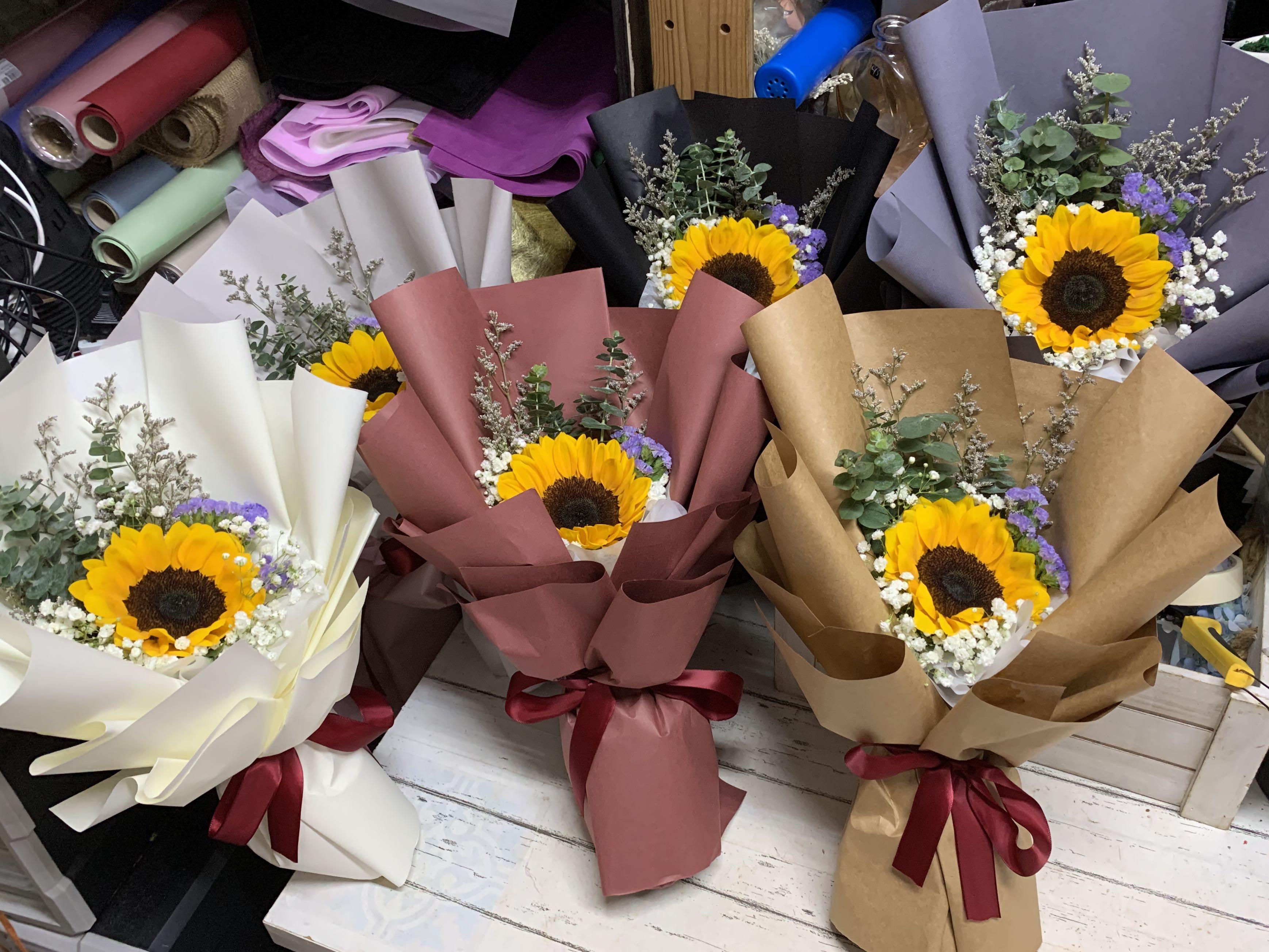Huamama Bouquet Kraft Wrapping 25 Height 40cm 太陽花 韓式包裝 Hobbies Toys Stationery Craft Flowers Bouquets On Carousell