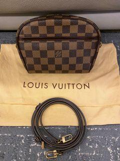 LV Twist Wallet On Chain / Belt Bag Epi leather Black / Phw, Luxury, Bags &  Wallets on Carousell