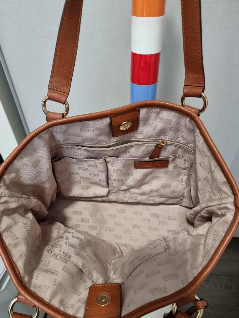 Red and white clearance michael kors bag