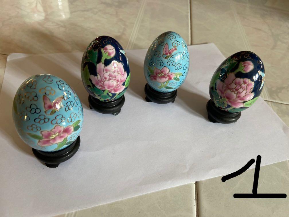 Mini Vases (Category: Vintage Collectibles) located in Singapore. Submitted by charmainetann (Listing ID 1116114607, Image 1). Description: 1 set $12 2 set $20.