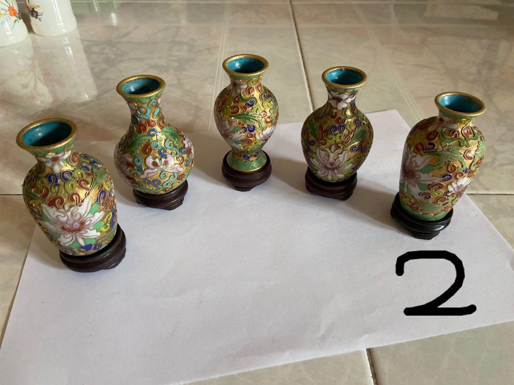 Mini Vases (Category: Vintage Collectibles) located in Singapore. Submitted by charmainetann (Listing ID 1116114607, Image 4). Description: 1 set $12 2 set $20.