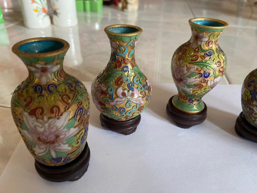 Mini Vases (Category: Vintage Collectibles) located in Singapore. Submitted by charmainetann (Listing ID 1116114607, Image 5). Description: 1 set $12 2 set $20.