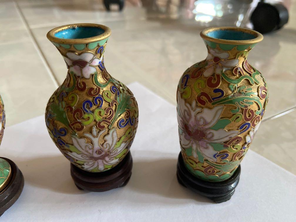 Mini Vases (Category: Vintage Collectibles) located in Singapore. Submitted by charmainetann (Listing ID 1116114607, Image 6). Description: 1 set $12 2 set $20.