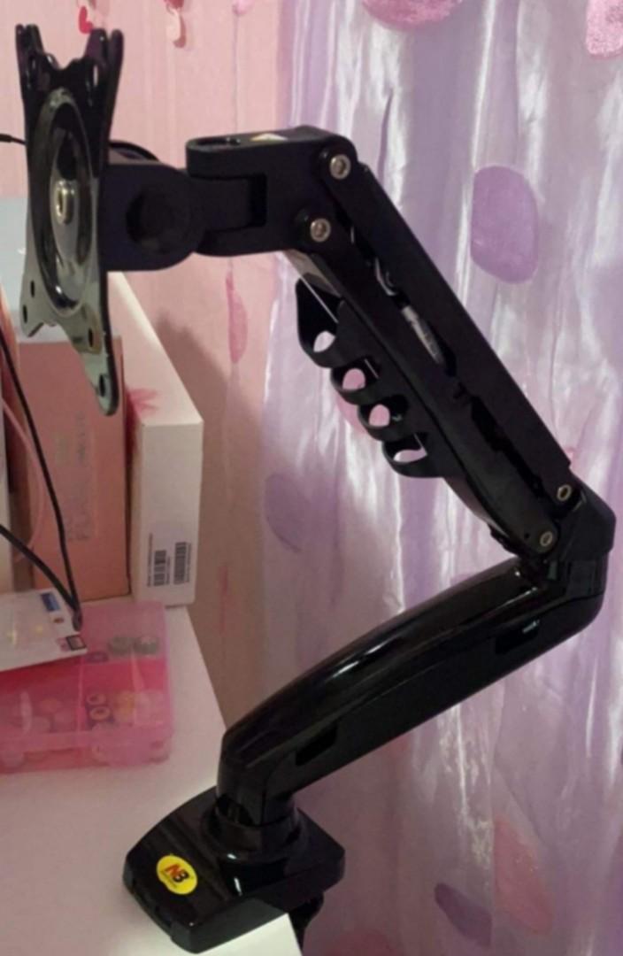 Monitor Bracket (Category: Monitor Screens) located in Quezon City. Submitted by goodviberco (Listing ID 1116089054, Image 1). Description: fits 17"-30" heavy duty bracket.