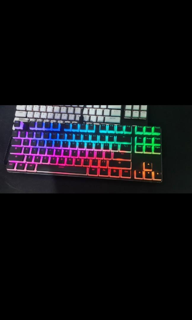 PC Glorious GMMK Barebone Kit with Gateron Yellows and Hyperx Pudding