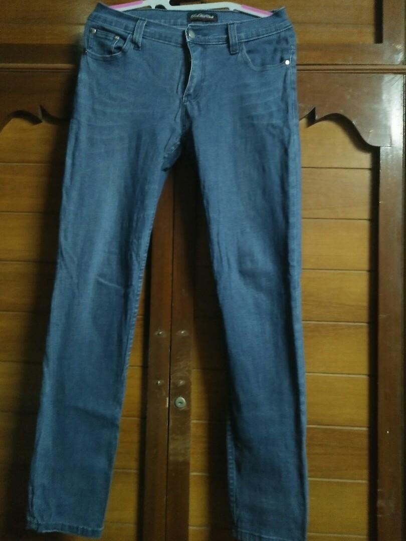 Red Hot Chili jeans (Category: Jeans) located in Manila. Submitted by blessingsandgrace (Listing ID 1116121594, Image 1). Description: stretchable ganda ng fitting lightweight jeans excellent condition can fit to sizes 27-29-30.