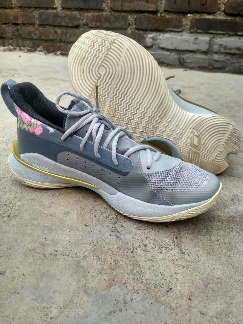 Sepatu basket curry 7 deals