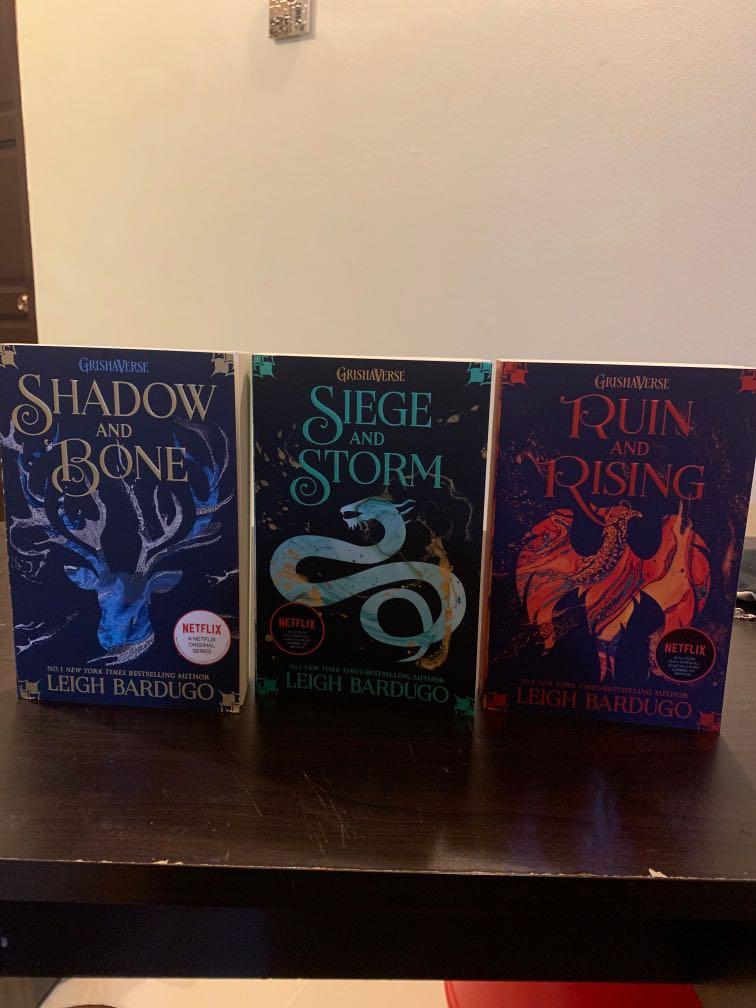 The grishaverse trilogy (paperback) shadow and bone, siege and storm