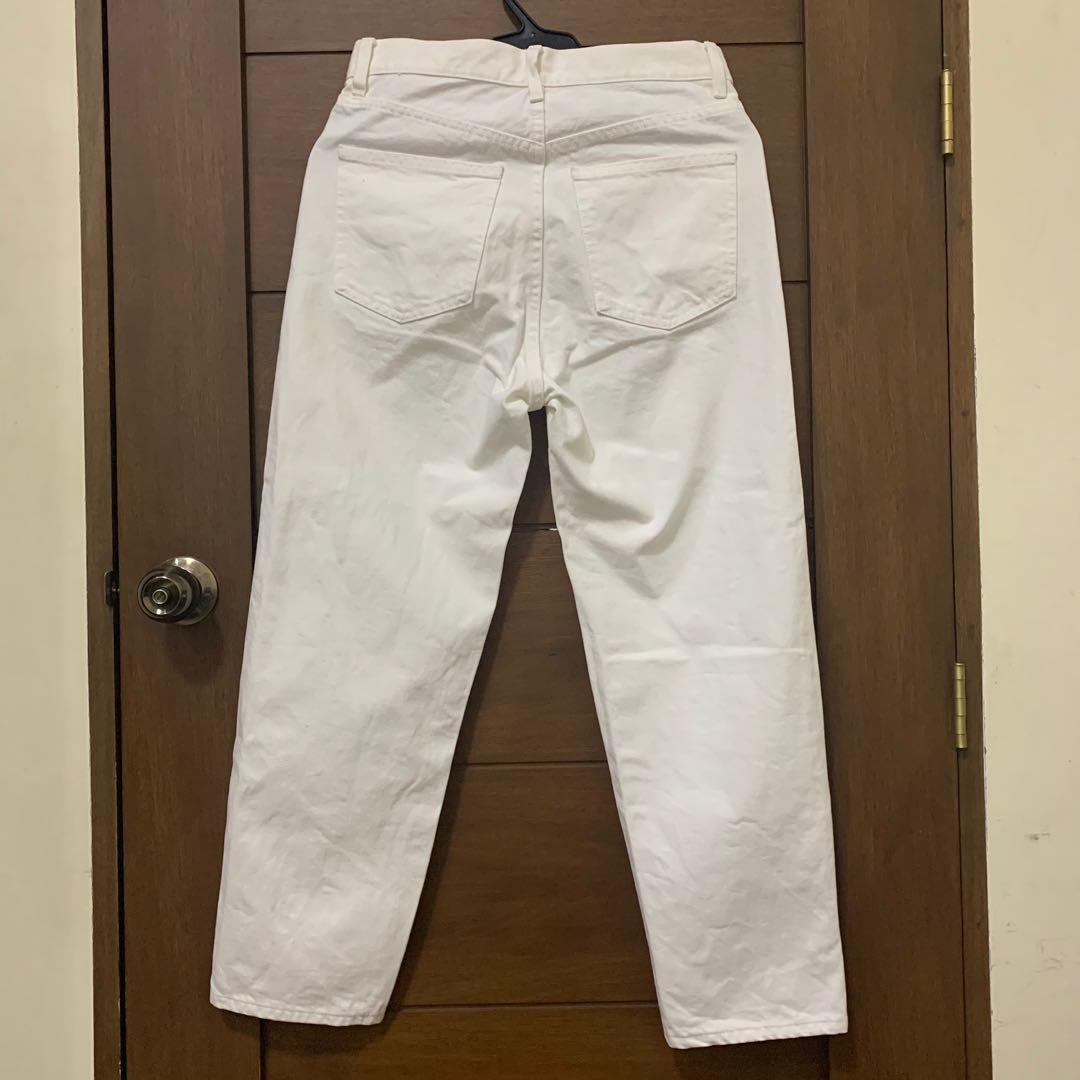 uniqlo white mom jeans (Category: Jeans) located in Paranaque City. Submitted by _decluttered (Listing ID 1116223606, Image 2). Description: — used once — no when worn mop: gcash only mod: ggx, shopee checkout.