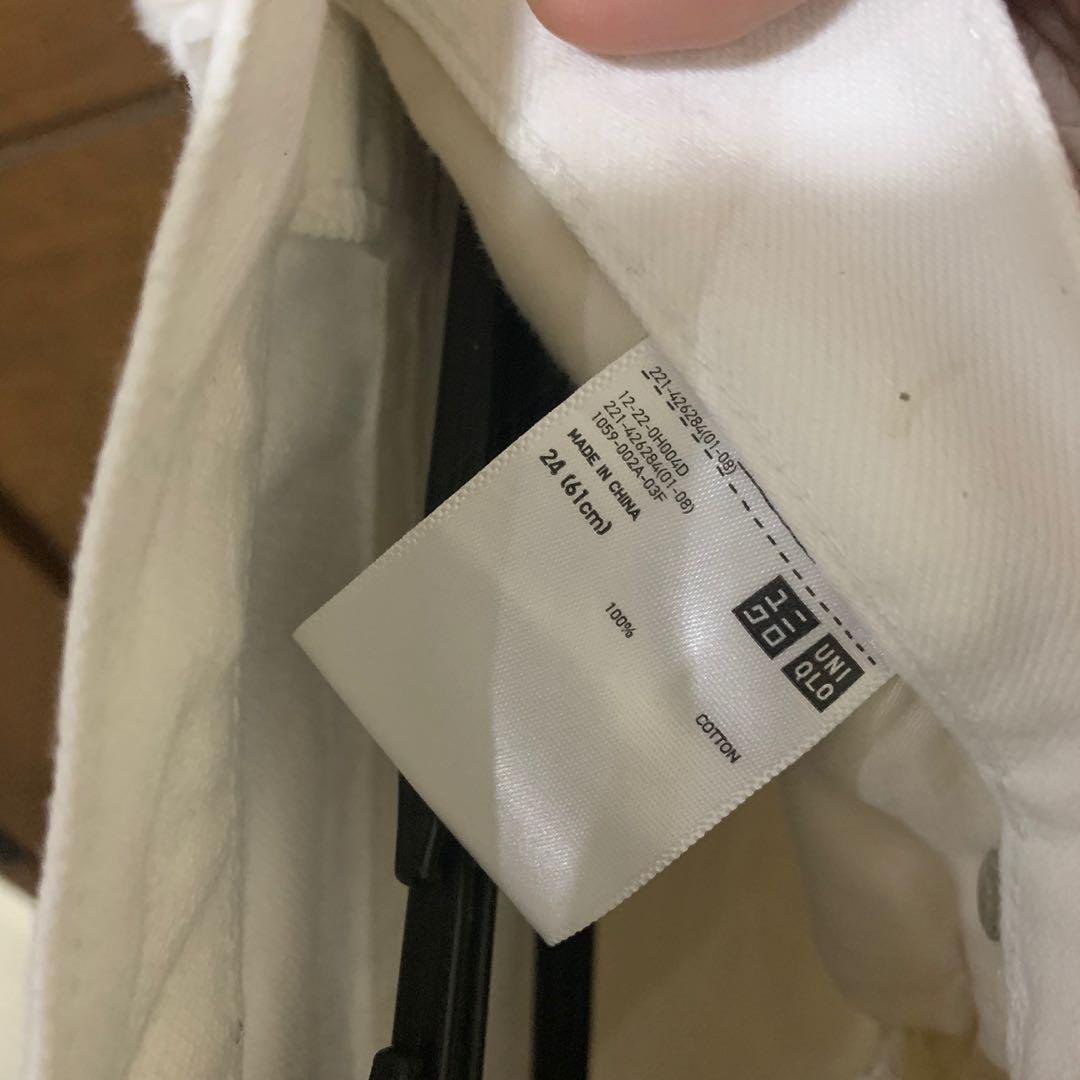uniqlo white mom jeans (Category: Jeans) located in Paranaque City. Submitted by _decluttered (Listing ID 1116223606, Image 3). Description: — used once — no when worn mop: gcash only mod: ggx, shopee checkout.