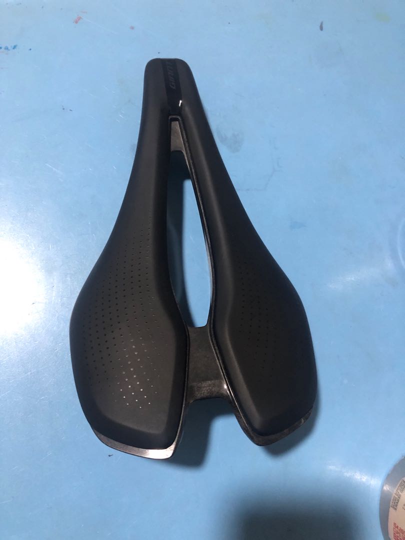 Used 143mm Giant Particle Flow Saddle Sports Equipment Bicycles Parts Bicycles on Carousell