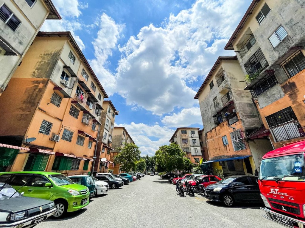Wts Leasehold Apartment Sri Indah Seri Kembangan Property For Sale On Carousell