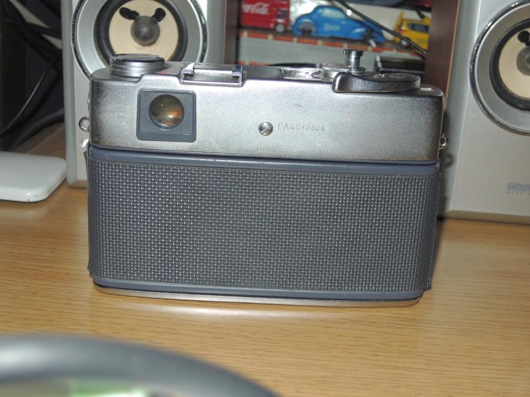 Yashica Minimatic S Film Camera (Category: Cameras) located in Paranaque City. Submitted by kutoi.ancheta (Listing ID 1116188737, Image 2). Description: Yashica Minimatic S Film Camera with Yashinon 45mm f1.8 lens made in Japan ₱2000 Inclusion: Original leather case condition: dead meter! manual mode only! bulb mode -no good! pros shutter release, functioning film advance lever, smooth focusing action, smooth ISO dial, good film rewind crank, goo