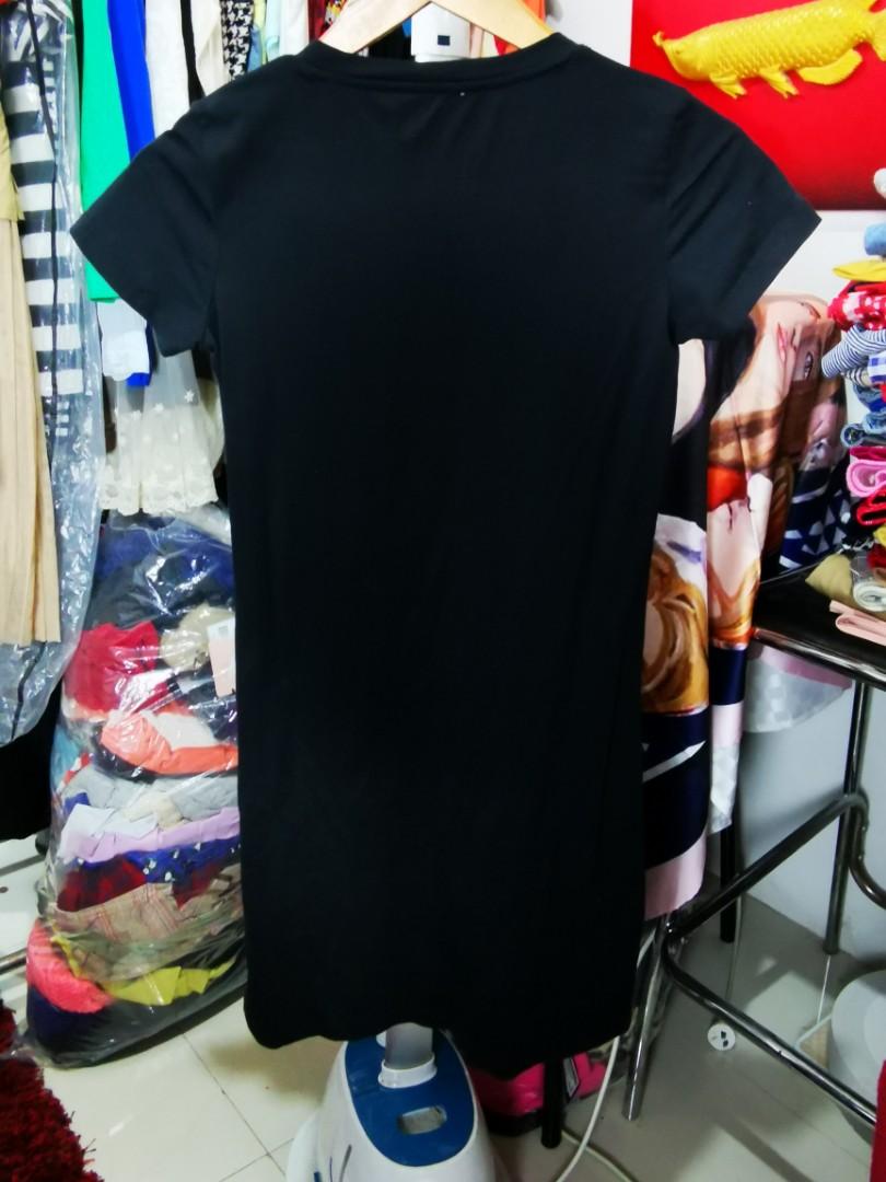 Acne Studios L.Nyg.23 Mini Dress (Category: Luxury Apparel) located in Mabalacat. Submitted by reallygraceful (Listing ID 1116312477, Image 3). Description: Acne Studios L. Nyg. 23 Dress 🎀Great Condition 🎀Worn once last 2019 dyan sa pic na yan, may minimal mga dot dahil sa nasa Closet lang. see my last pic 🎀Velvet yan Whole red/silver ang print 🎀Streachable 🎀 Ang Ganda ng fitting 🎀Small to Medium P. S PLEASE DO NOT MAKE ANY ‼️ OFFER ‼️ IF T