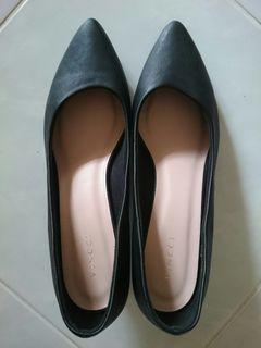 BN Soft Black Vincci size 10 heels