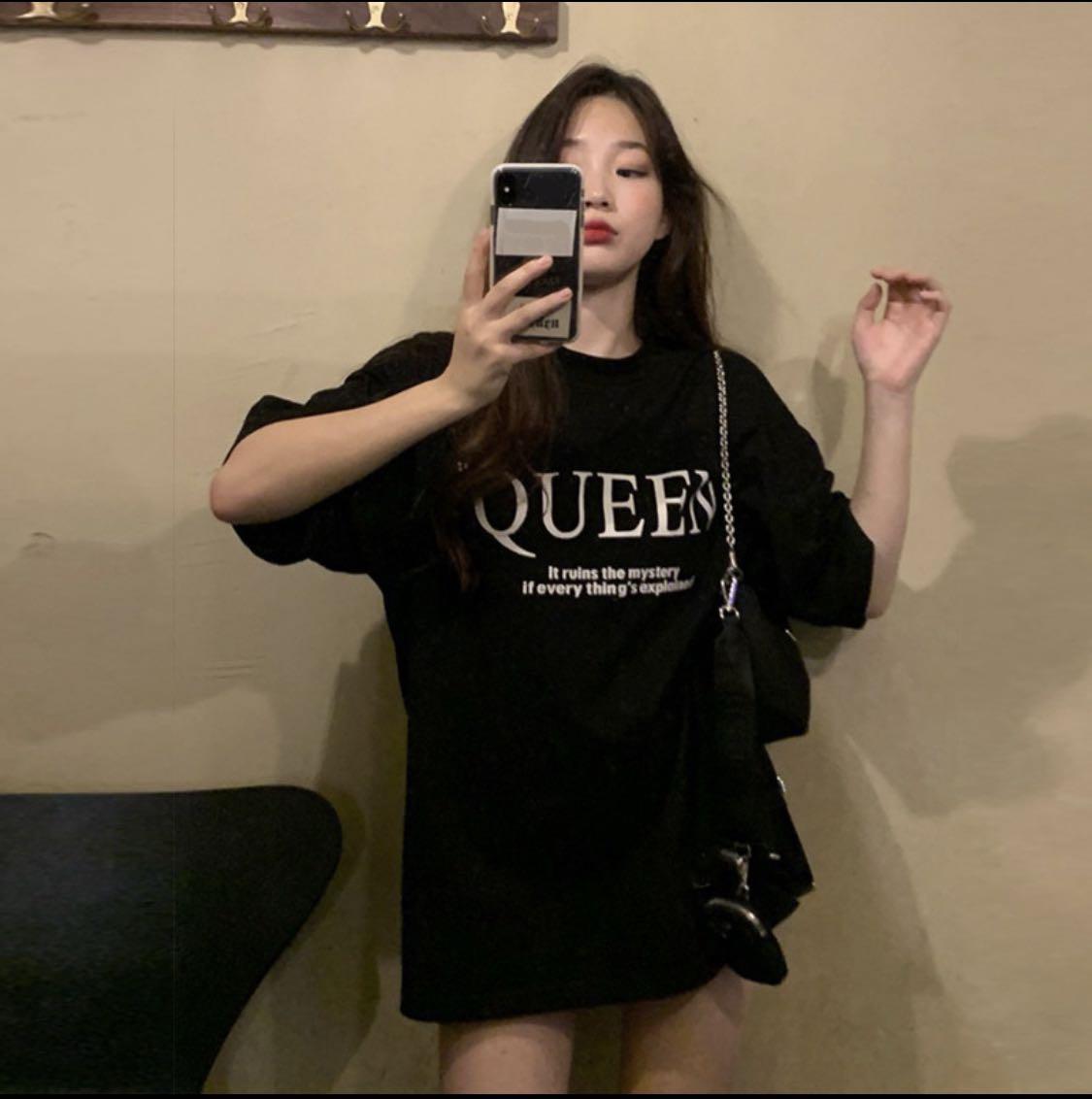 Oversized t store shirt selfie