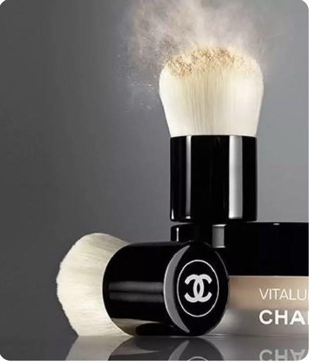CHANEL Vitalumière Loose Powder Foundation with Mini Kabuki Brush