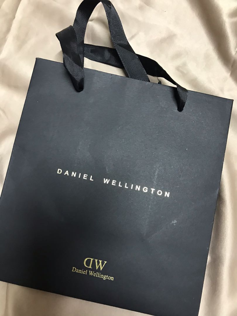 Paper bag daniel wellington top