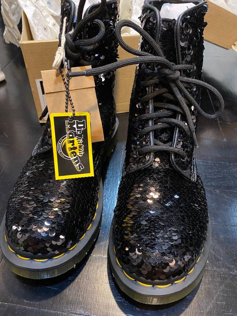 Dr Martens air wave Women s Fashion Footwear Boots on Carousell