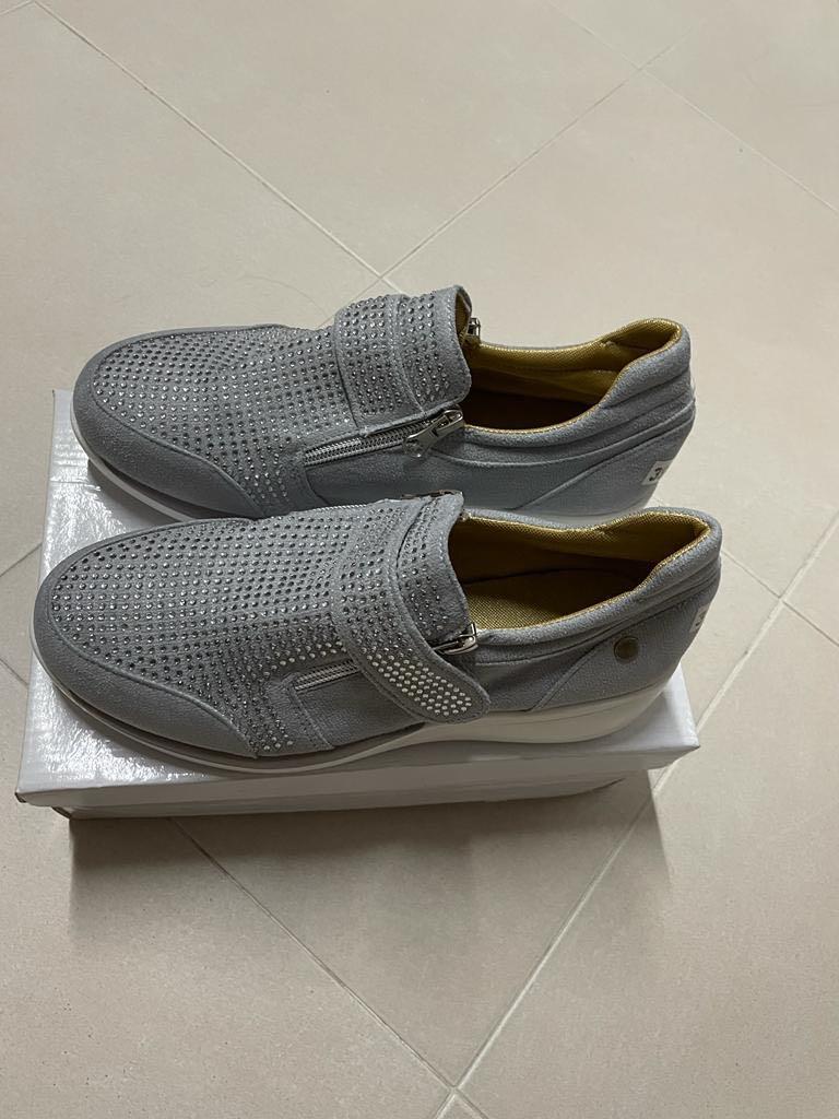 FleekComfy Elegant Orthopaedic Ultra Soft Shoes, Women's Fashion, Footwear,  Sneakers on Carousell