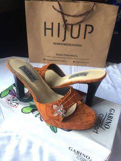 Heels wanita
