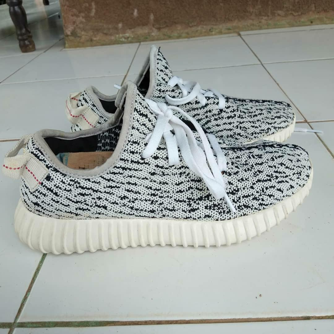 Jual sepatu Adidas Yeezy Fesyen Pria Sepatu Sneakers di Carousell