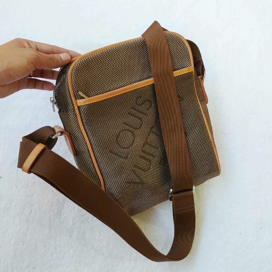 Louis Vuitton Sling Bag, Fesyen Pria, Tas & Dompet , Tas Selempang di  Carousell