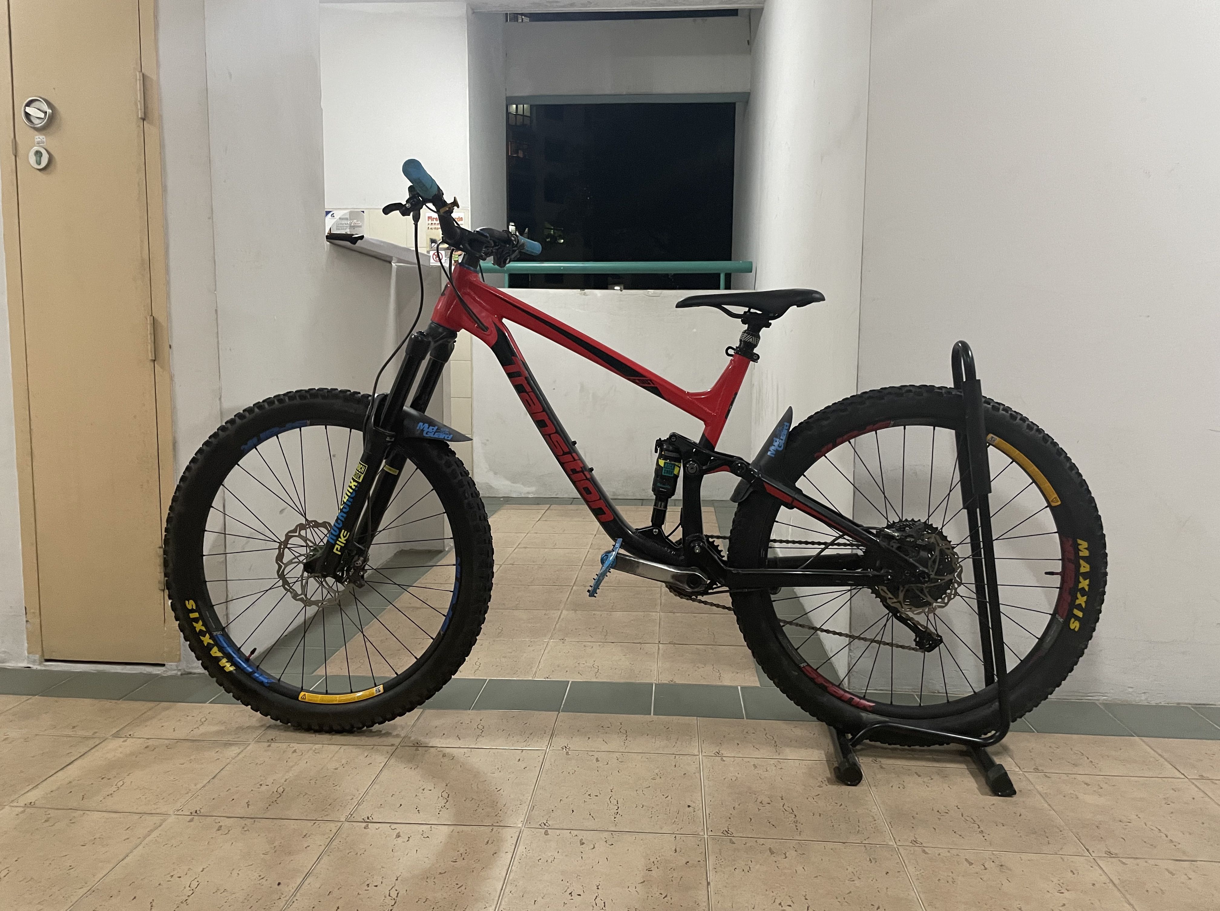 2017 closeout shop mountain bikes