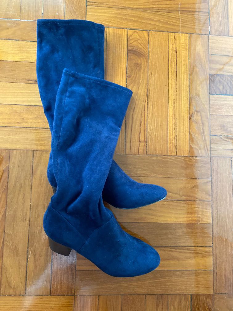 dark blue boots