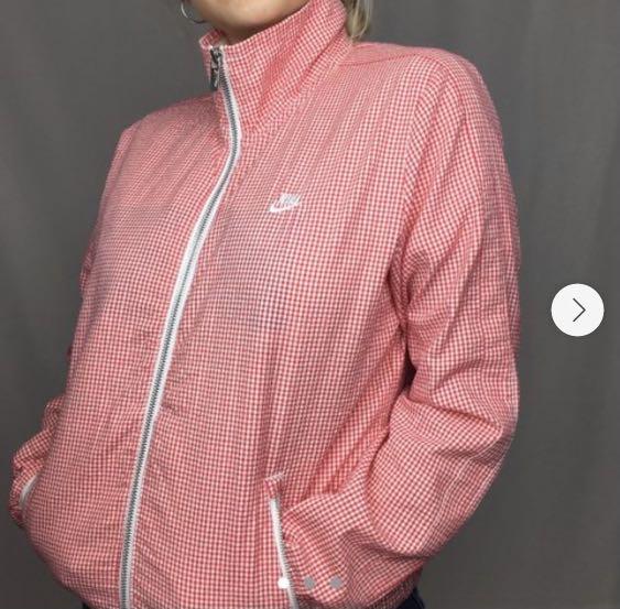 Red and white hotsell nike windbreaker womens