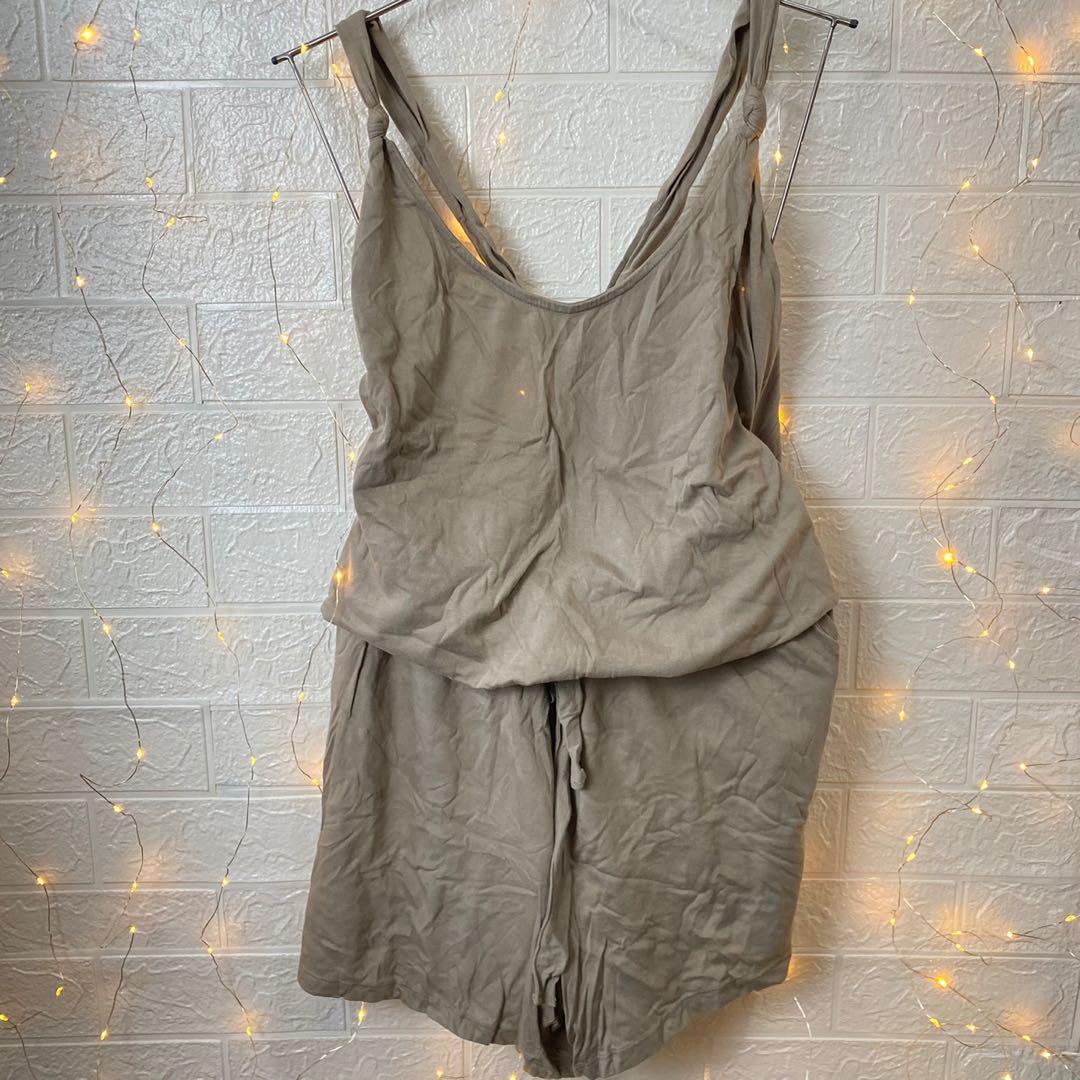 🌸OLD NAVY Plus size romper (Category: Rompers) located in Dagupan City. Submitted by branded_forless (Listing ID 1116354336, Image 1). Description: Cotton✔️ Pockets✔️ Buttons Garterized✔️ Lining Adjustable strap Stretchable✔️.