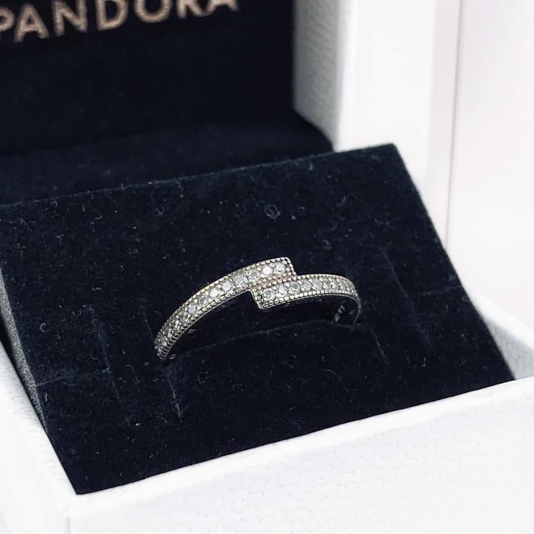 Pandora sparkling overlapping ring authentic sale, Women's Fashion