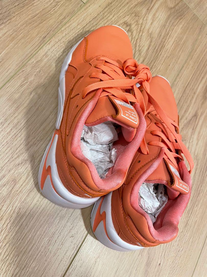 Puma nova x pantone 2025