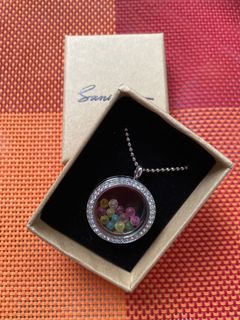 (Category: ) located in . Submitted by Queen_Jewels (Listing ID 1116417658, Image 1). Description: .